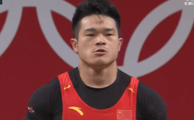 中国力量！石智勇夺金霸气喊话：我说了算！全村人围观狂欢庆祝