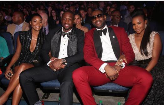 遭到韦德吃醋控诉，为何詹姆斯把定制酒送给韦德妻子而不是韦德？