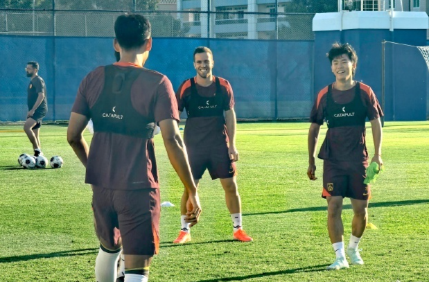 生日夜惊喜？塞鸟进国足热身赛名单，或迎首秀引期待