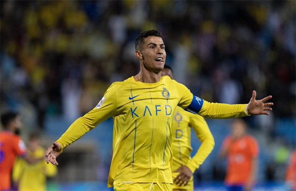 99分钟4-4！豪门防线中超级，塔神进3球被拖累，C罗抱头，2冠没戏