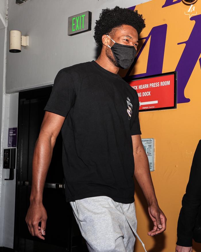 施罗德复出！湖人新援正式亮相，将穿30号，直言想成为下一个霍华德