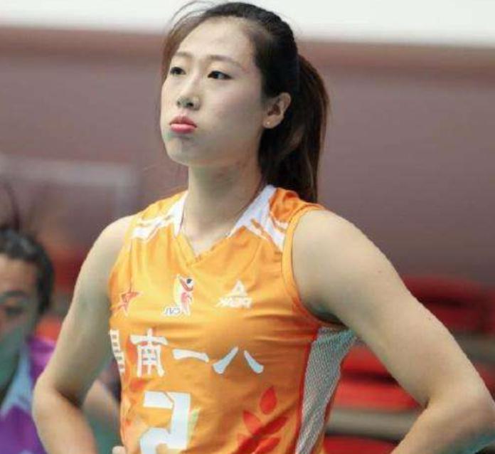 15岁入伍，在八一女排打拼13年，刘晏含现在是啥职务？薪水多少？