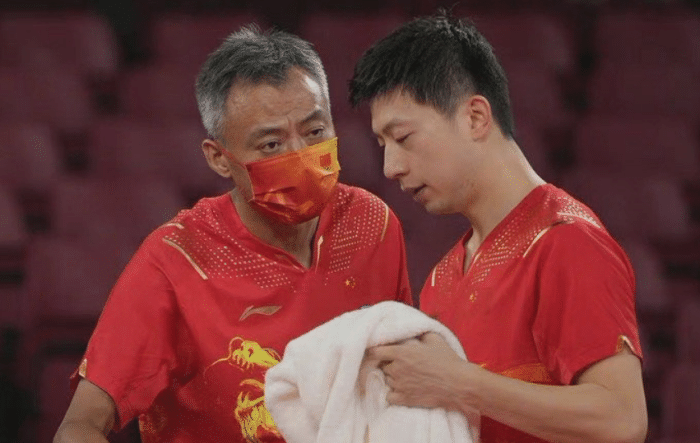 马龙动情感谢恩师！殚精竭虑培养奥运冠军，45岁已满头白发