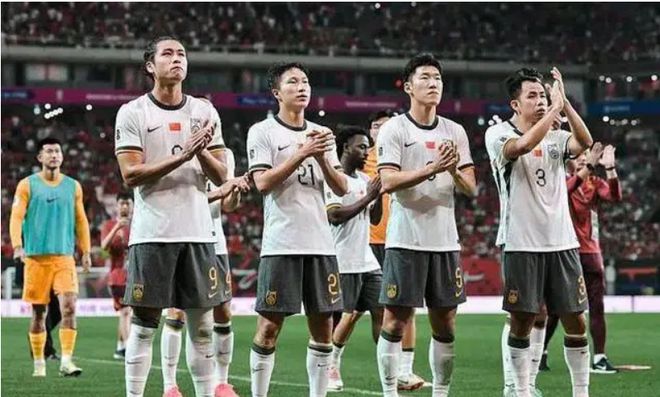 国足背水一战迎沙特，阵容大调整掀青春风暴