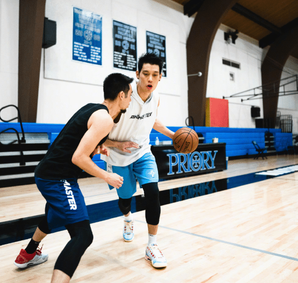 林书豪最新动态，即将前往发展联盟，晒家庭火锅照，直言准备好了！