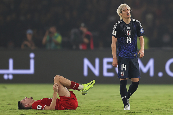 尴尬！印尼出动11位归化球员，0-4惨败日本，印媒虽认世界杯难了，仍攀比国足