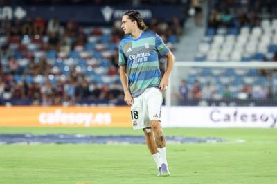 皇马5000万挖到左路铁闸！22岁A费7场全勤，曼联痛失瑰宝？