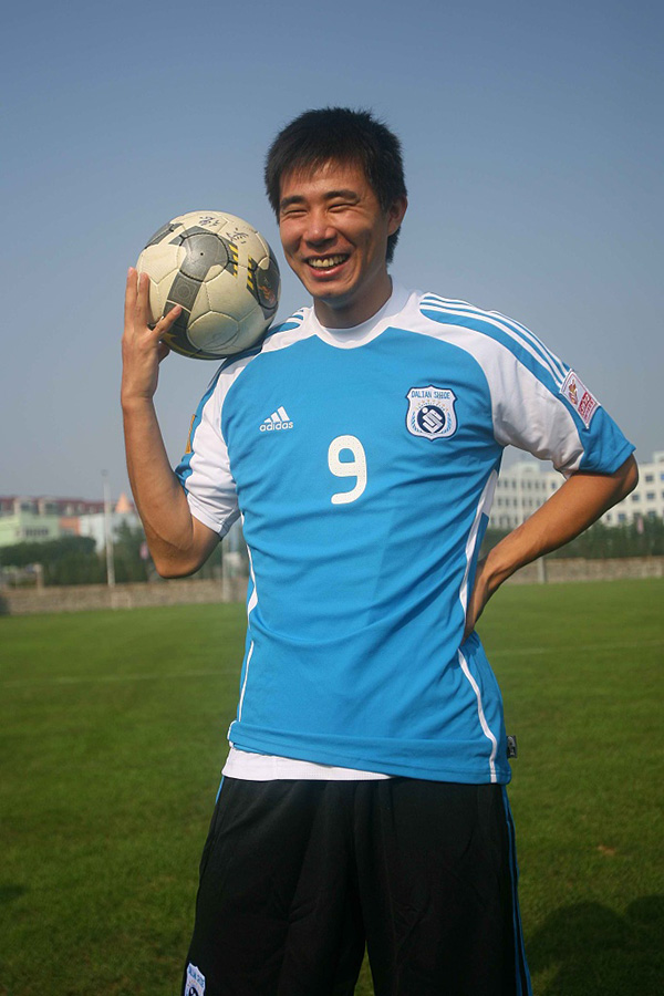 “八冠王”广州队客战大连，门票抢购一空，城市德比如期而至