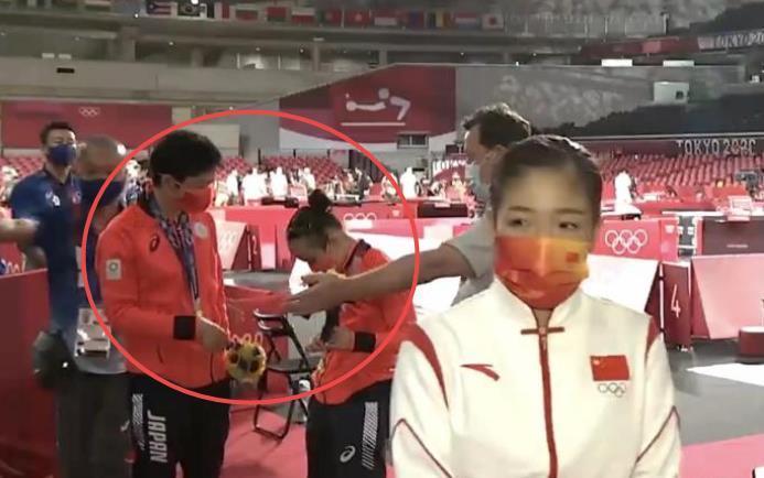 盘外招？输不起就别打，伊藤美诚质疑孙颖莎违规，呼吁处罚国乒