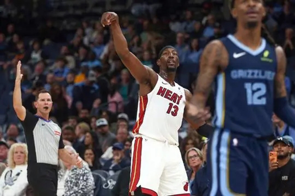 完美模仿勇士库里，热火队阿德巴约首节连中4记三分带队击败灰熊