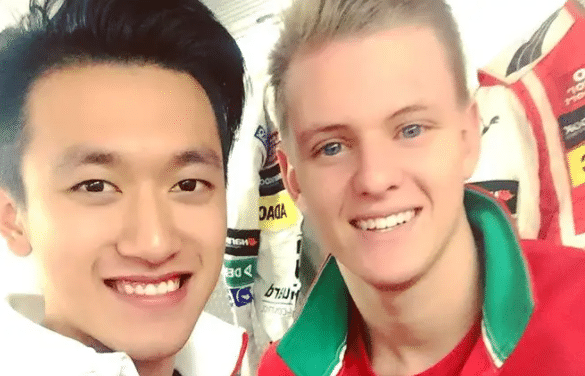 创历史！周冠宇超车舒马赫之子太燃，完美复仇：曾被对方排挤