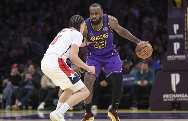 40岁高龄又如何？詹皇三双+隔扣 续写传奇篇章