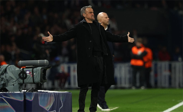 巴黎27脚进攻无果遭绝杀，恩里克怒斥不公，放言客场实现大逆转