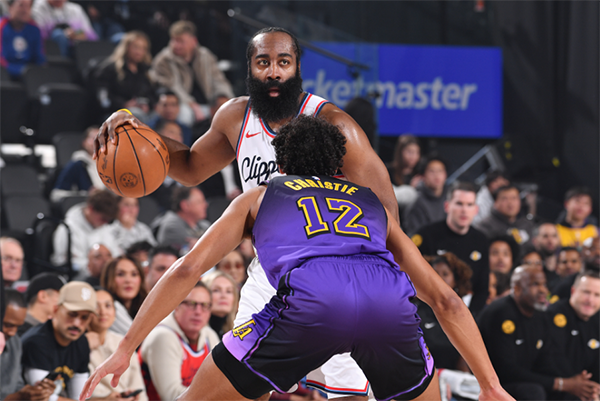 快船双巨40+16险胜湖人，哈登破纪录小卡杀招定乾坤