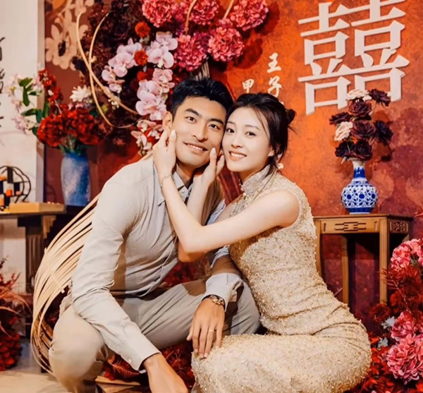 国足28岁人气帅哥归乡青岛办婚礼，与清纯娇妻共谱浪漫新篇