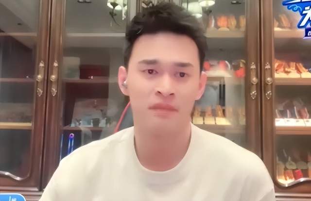 孙杨无缘巴黎奥运 直播连线中落泪倾诉