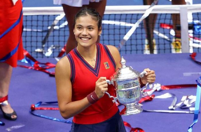 世界排名第150位，18岁华裔夺美网冠军，偶像是李娜，女王发贺电