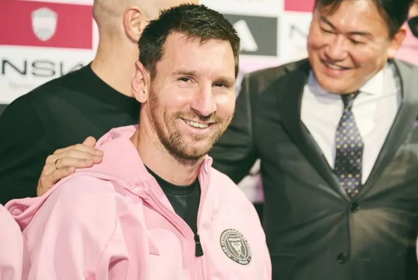 作为老板，小贝为何没替梅西发声？看他回国举动秒懂，梅西或失算