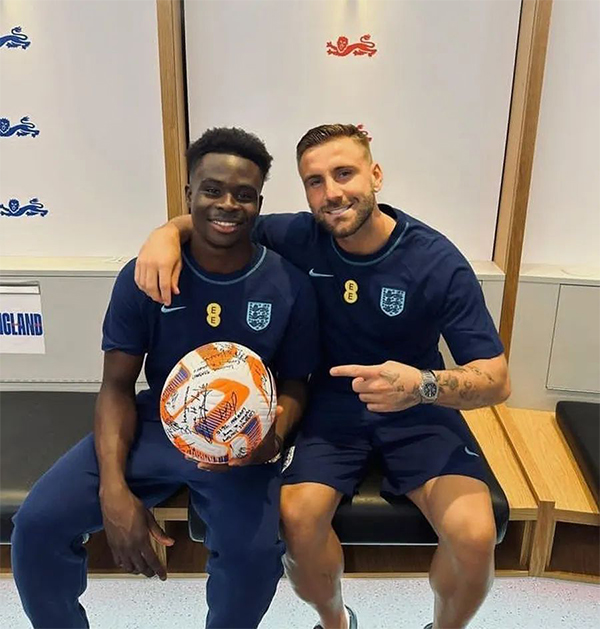 曼联卡洛斯伤势恶化，英格兰队医遭质疑