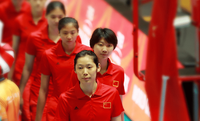 郎平无奈了！中国女排胜率不足50%跌出前八，朱婷丁霞恐难救主