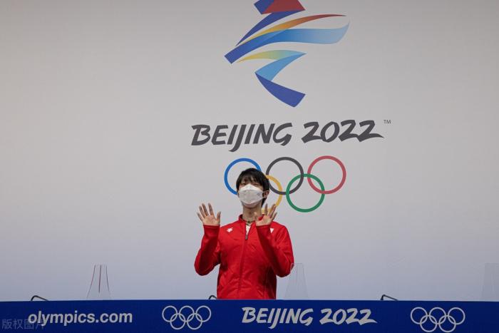 羽生结弦太谦逊！发布会连鞠五躬离场，感恩中国粉丝2万封信支持