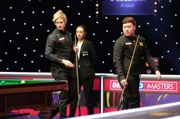 大师赛最新战报，中国小将上演爆冷，淘汰世界第2，率先晋级八强