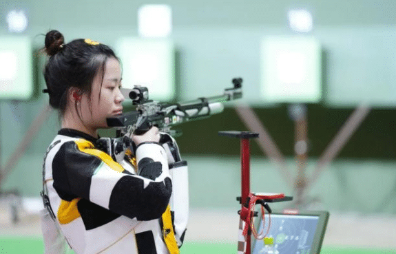 中国首金！杨倩正式夺得女子10米气步枪冠军，年仅21岁破纪录