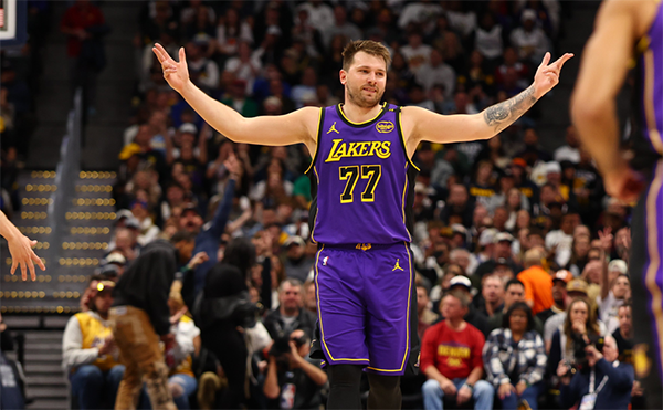 东契奇王者归来！32+10+7 统治赛场，连创湖人生涯数据巅峰