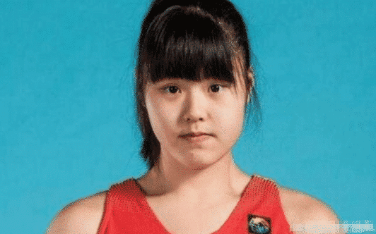 女篮为何被逆转？失误过多，许利民昏招连连，弃用李月汝成败笔