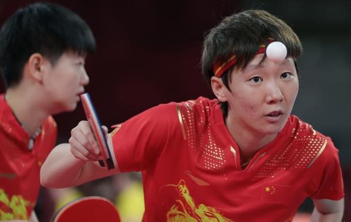 不用卖肉夹馍了，王曼昱终于圆梦，为父母送上豪礼，企业安排工作