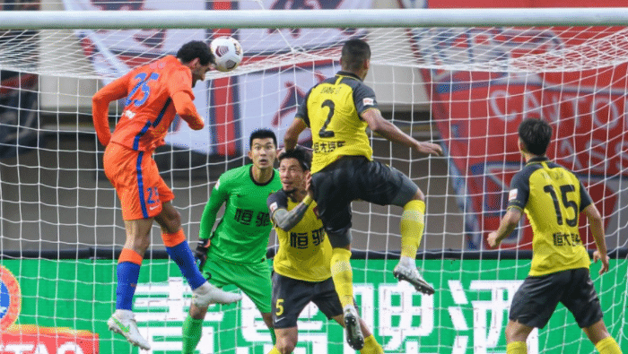 费莱尼绝杀！赛后卡纳瓦罗称太难了，阿兰吐槽场地不利于传控