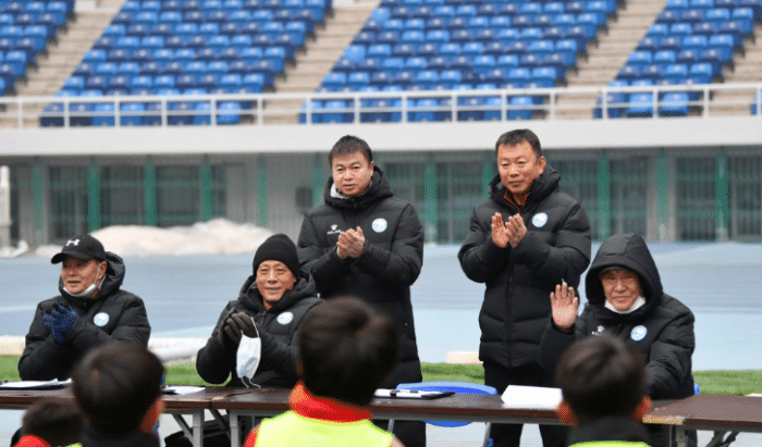 中超队公布新赛季名单，两位老将兼任助理教练，3位泰山队旧将