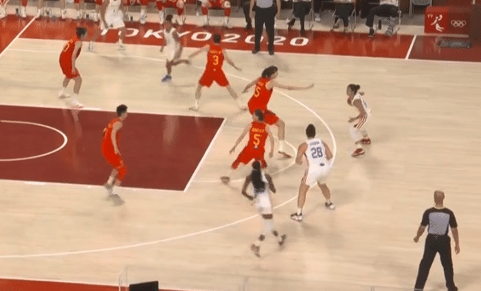 首秀开门红！中国女篮制奥运会惨案，中国女版奥尼尔轰21分12板