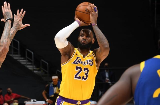 第21位飙升至第3位！湖人进攻爆发靠三分球？人人都是神射手