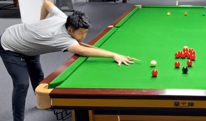 中国斯诺克名将遭打击！当街殴打女人被禁赛，刚复出又遭官方怒批
