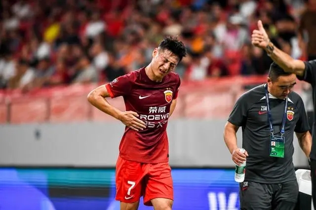 武磊疑似第8肋骨受伤，世预赛出战成谜