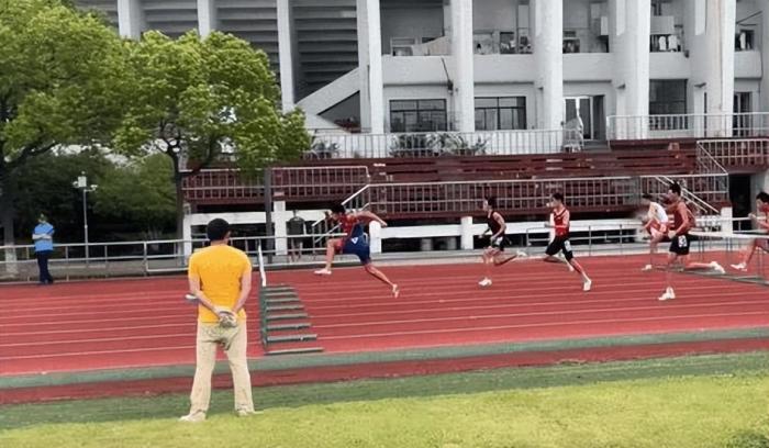 中国110米栏大惊喜！16岁少年飙出13秒12，远超亚洲纪录+同龄刘翔