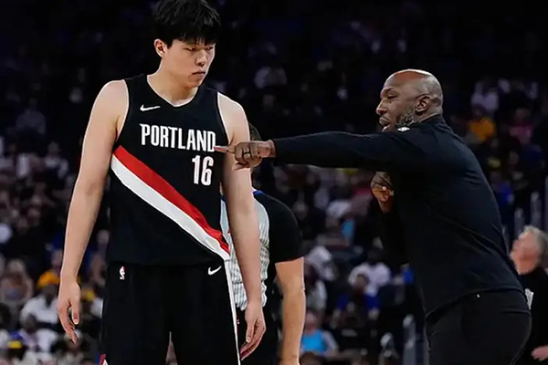 勇士残阵逆转双杀开拓者，杨瀚森持续进步获主帅信任