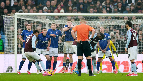 拉什福德夏窗出走？欲转投巴萨，英超首战 70 天拯救维拉