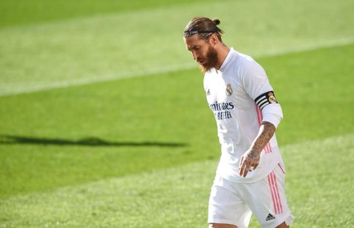 明显点球! 裁判专家谈拉莫斯禁区内被对手拉拽