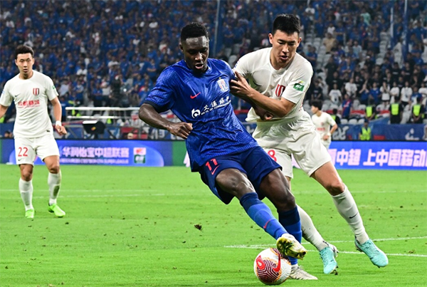 中超半程冠军争夺激烈 上海双雄分庭抗礼