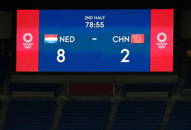 2-8惨败出局，贾指导自夸成功，拒绝下课，王霜巅峰被浪费谁负责？