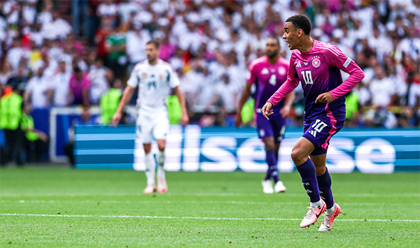 德国队击败匈牙利提前出线 京多安动作引质疑