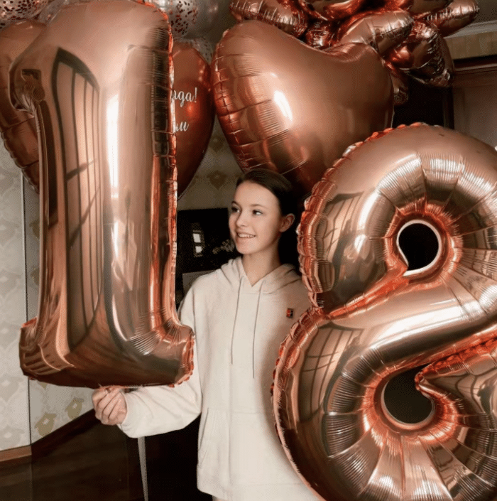 千金太美了！18岁生日收到华为手表，专门录视频感谢中国粉丝