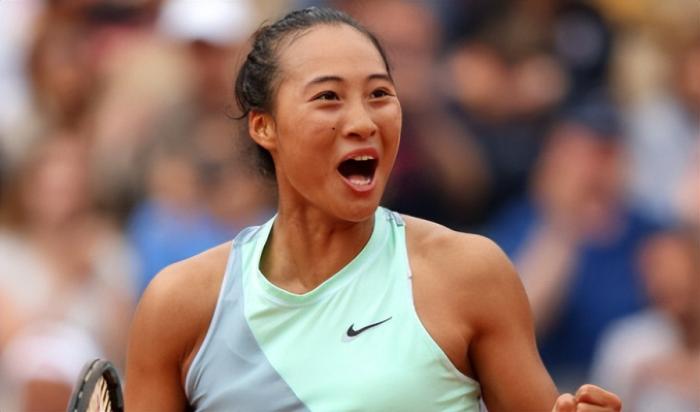 郑钦文2-1送蛋大逆转！鏖战137分钟挺进8强，连赢9局超级翻盘