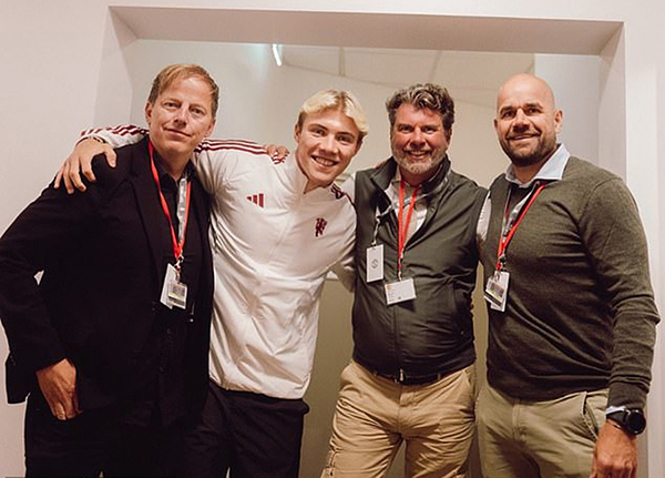 滕哈格因曼联转会被批，分析师儿子成焦点，拉爵终止关系