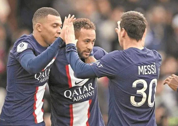 内马尔笑谈姆巴佩嫉妒事，尽显复杂情