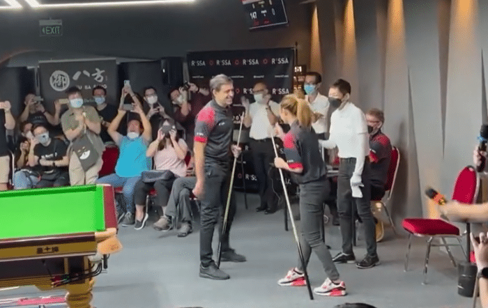 奥沙利文表演赛亮剑！7分钟轰单杆147，全场沸腾掌声雷鸣