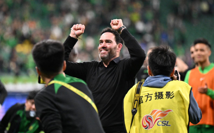 国安主帅换人：三国脚替补进3球，名记批缩着赢，称其为短板