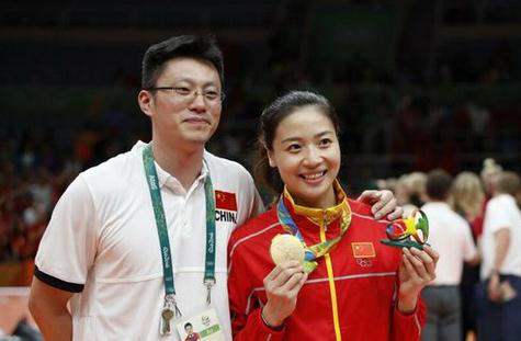 曾被木村纱织示爱，为女排放弃事业，女排助教袁灵犀年薪有多少？